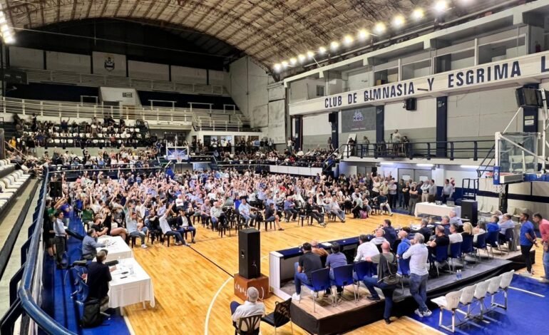 En un clima de suma tensión, se realizó la Asamblea de Gimnasia: discusiones, gritos y cruces en la sede social