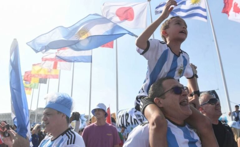 Qatar 2022: banderazo en la previa del debut argentino