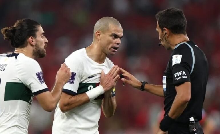 Pepe, indignado con el arbitraje de Tello: «Después de lo que vi hoy, le pueden dar ya el título a Argentina»