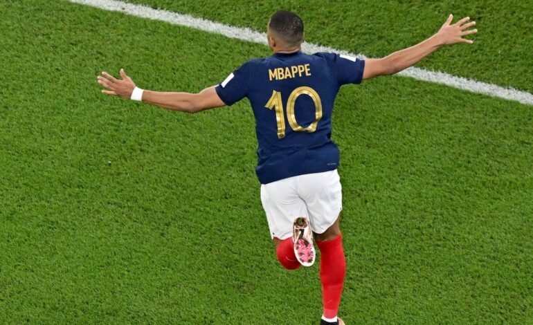Mbappé “jugará contra Inglaterra”, aseguró su compañero Konaté
