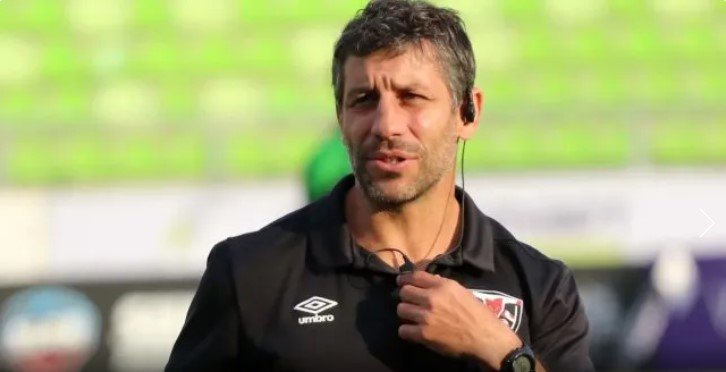 Nicolás Bruzzone continúa siendo el entrenador de la franquicia chilena