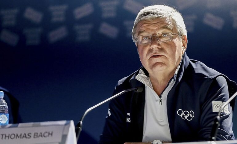 Comité olímpico: Bach defiende la vuelta de atletas rusos para competir bajo bandera neutral