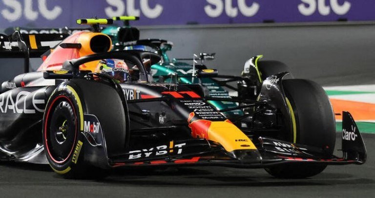 «Checo» Pérez resistió y se llevó la victoria en el GP de Arabia Saudita de la Fórmula 1