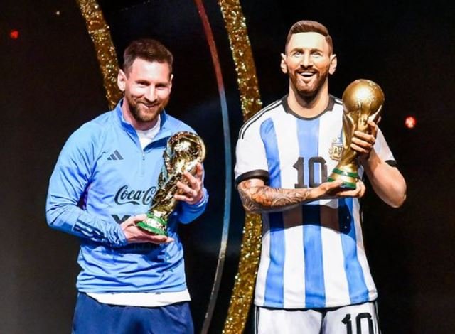 Messi habló y descubrió su estatua en el homenaje de la Conmebol: «Amo el fulbo… gracias!» escuchálo!
