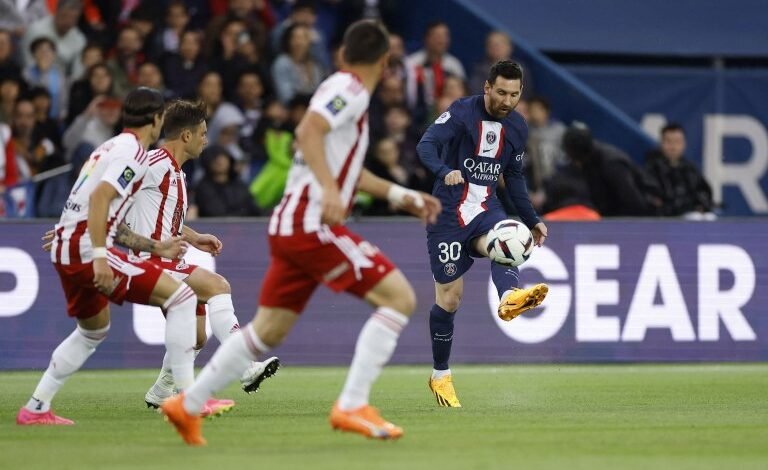 En la vuelta de Messi, el PSG goleó al Ajaccio y quedó a un paso del bicampeonato