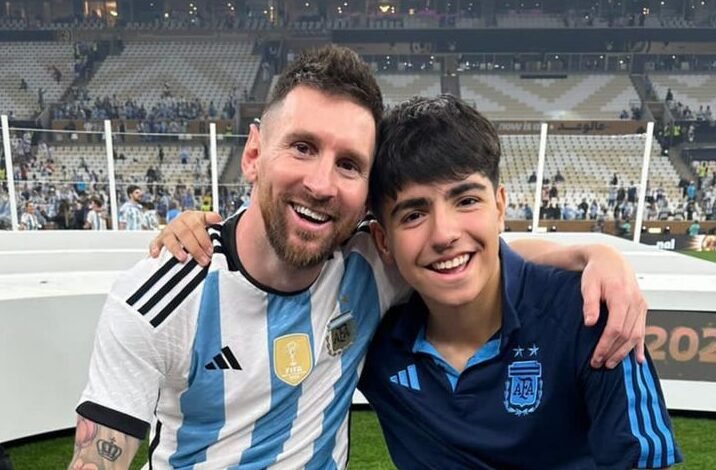 El hijo del Kun Agüero fulminó al PSG con un comentario defendiendo a Messi