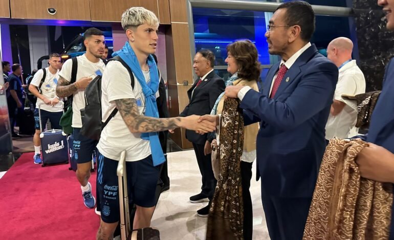  La Selección Argentina llegó a Indonesia y fue recibida con un obsequio especial