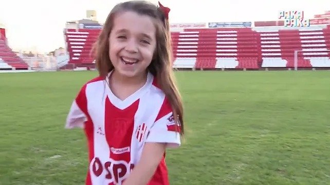 El saludo a la selección femenina de una nena de 7 años que es hincha de Unión y la rompe jugando al fútbol