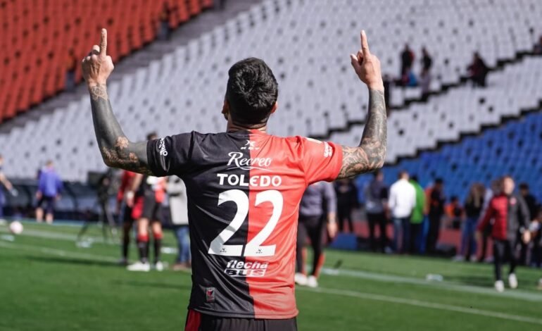 Toledo tuvo su debut en Colón y marcó su primer gol: «Quería demostrar que quería aportar»