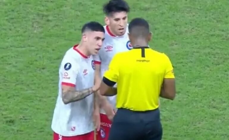 Otra insólita expulsión para Santi Montiel: aplaudió al árbitro y vio la roja