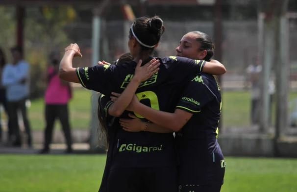 Futbol Femenino: las chicas de Unión derrotaron a Barracas y siguen el ritmo de punta