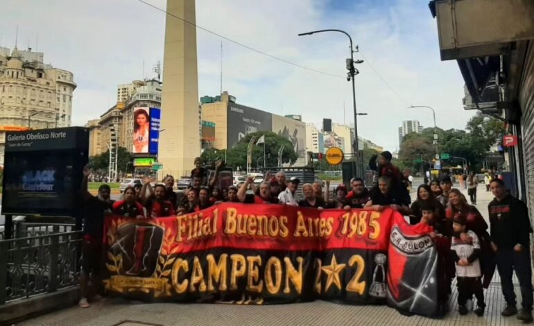 La Filial de Buenos Aires organiza un banderazo para recibir al plantel de Colón previo al choque con Vélez