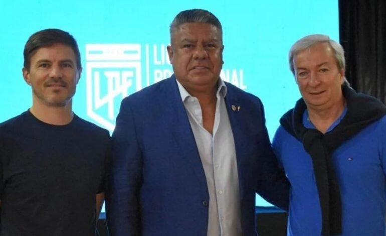 El flamante presidente de Vélez Fabián Berlanga fue a AFA a hablar con Chiqui Tapia del trascendental choque ante Colón