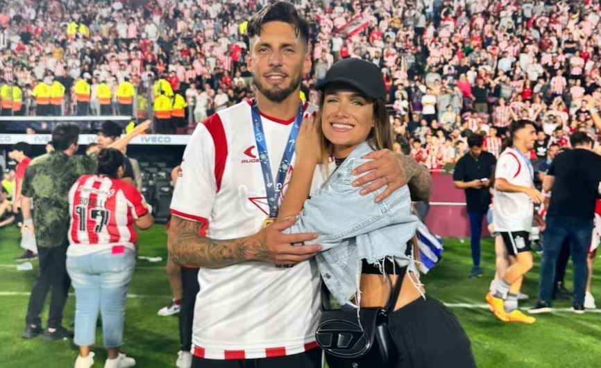 �Viva el amor! Jos� Sosa, Camila Homs y un festejo apasionado del  campeonato de Estudiantes: 