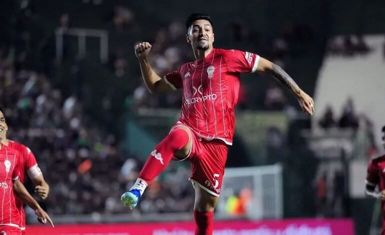 Con un doblete de Williams Alarcón, Huracán venció a Banfield en el debut de Facundo Sava