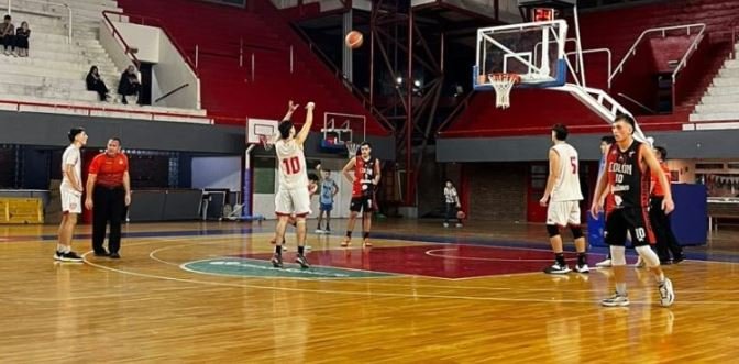 Básquet: Unión le ganó el Clásico a Colón 67 a 58 por el torneo local