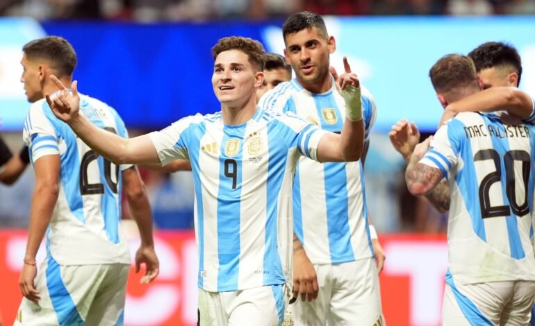 Argentina se entrenó y partió rumbo a Nueva Jersey para el partido ante Chile