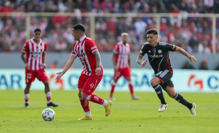 Unión dejó pasar la chance, empató con River y quedó a un punto del líder