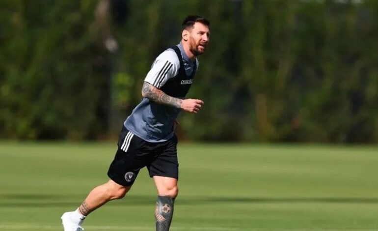 Messi entrenó diferenciado por gripe, pero su regreso sigue encaminado