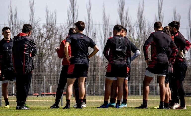 Colón entrena en el Brigadier y De Paoli busca el equipo para recibir a Brown de Adorgué