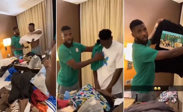 El sorprendente ‘trabajo’ de Iheanacho: vende camisetas a sus compañeros en la concentración de Nigeria