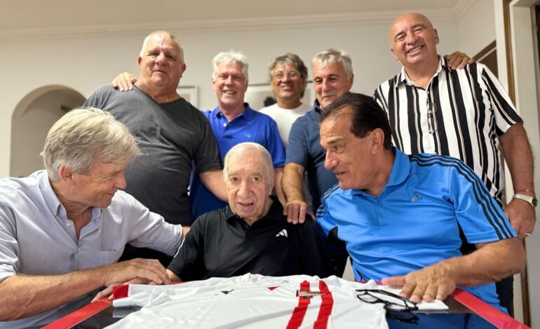 La visita especial a Bilardo de los campeones de Estudiantes en el Metropolitano 1982