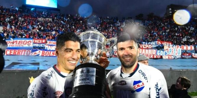 Las felicitaciones de Luis Suárez al «Puma» Gigliotti