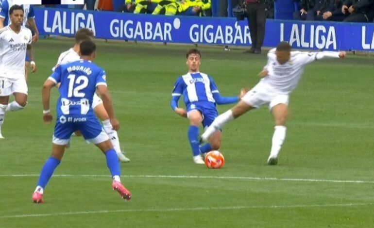 VIDEO: Durísima falta de Mbappé que fue expulsado