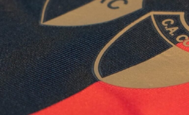 KDY lanzó una nueva camiseta de Colón por los 120 años de la institución