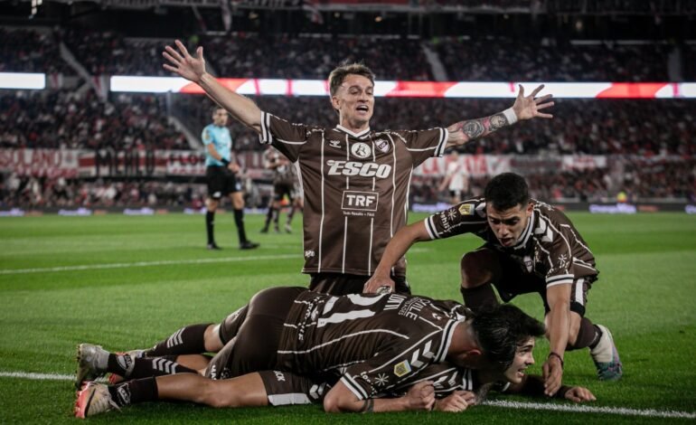 Se hizo justicia en el Monumental: Platense eliminó a River en los penales y es semifinalista del Apertura