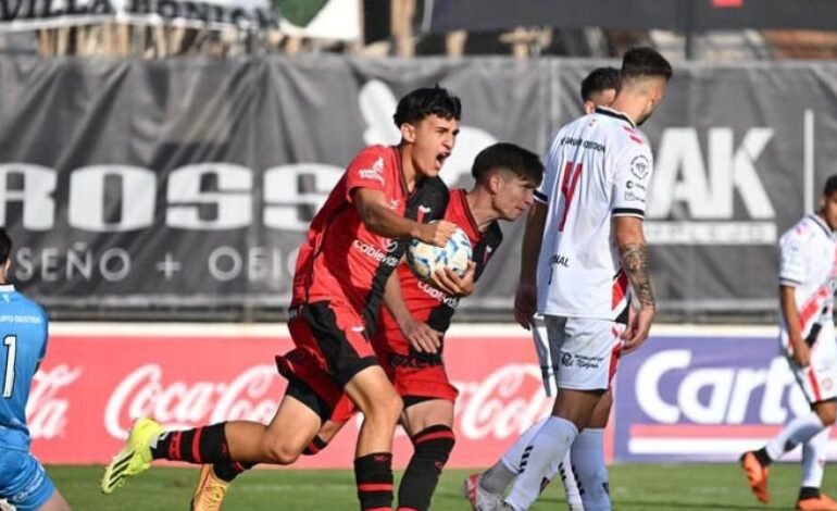 Matías Córdoba firmó su primer contrato con Colón