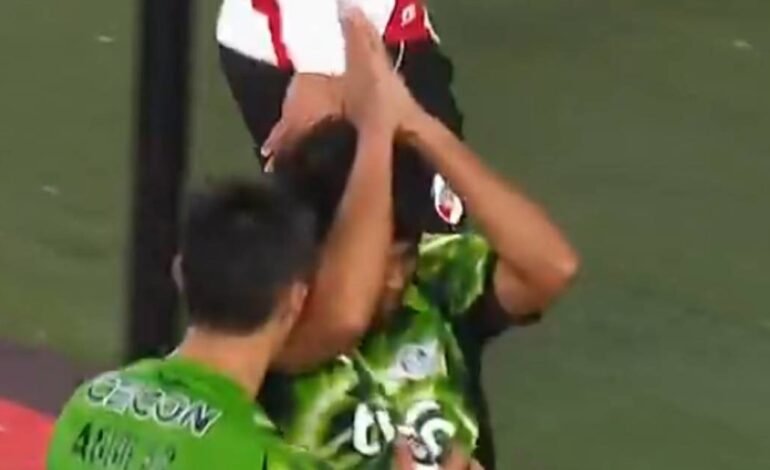 LA INEXORABLE LEY DEL EX: Robert Rojas empata el partido para LIBERTAD ante River