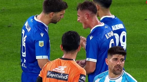 Tras su error en el gol de Atlético Tucumán, Magallán recibió la cinta de capitán de Vélez