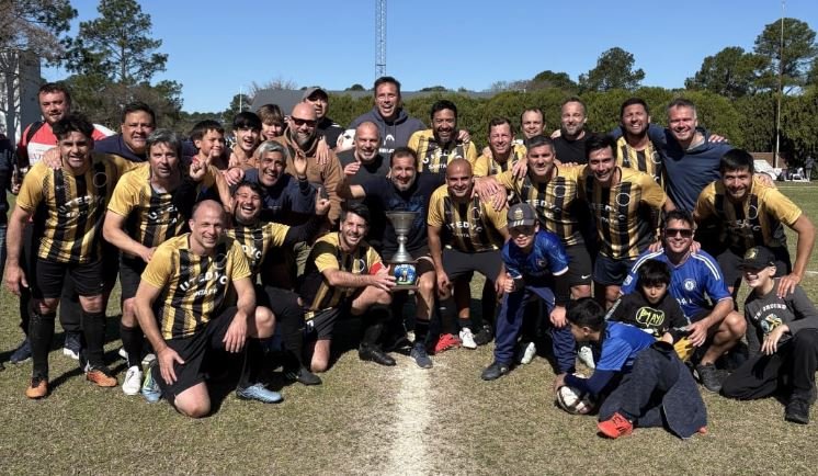 La Liga Club de Campo tiene un NUEVO CAMPEÓN en Categ. +45, FELICITACIONES INDEPENDIENTES 21!!!