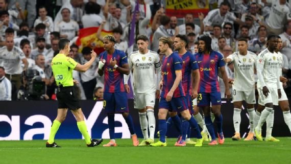 El VAR fue protagonista e impidió los goles de Real Madrid ante Barcelona