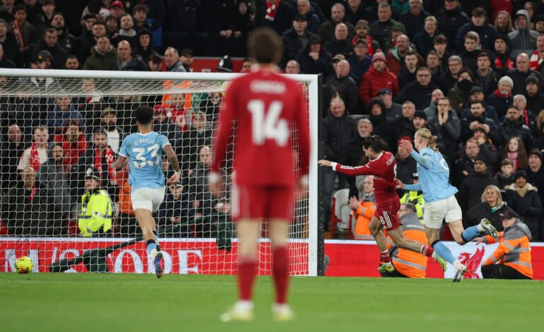 Haaland, penal y polémical: City se lo dió vuelta al Liverpool en un partidazo