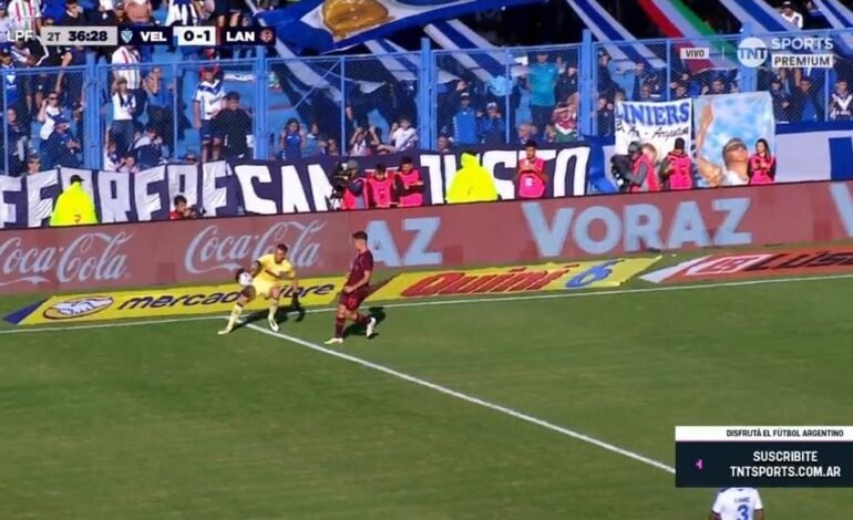 Losada tenía amarilla, tocó la pelota con la mano AFUERA DEL AREA y no fue expulsado