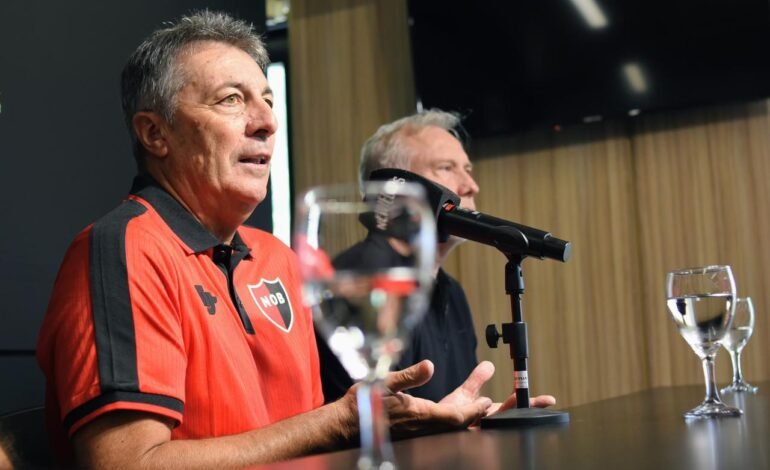 “No estamos a la altura de la camiseta”: Las FUERTES declaraciones de Kudelka en conferencia de prensa