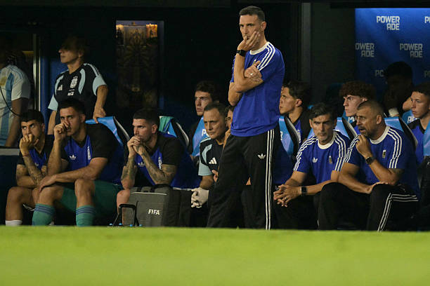 Scaloni había anticipado que jugarían los titulares, pero De Paul volvió a quedar afuera