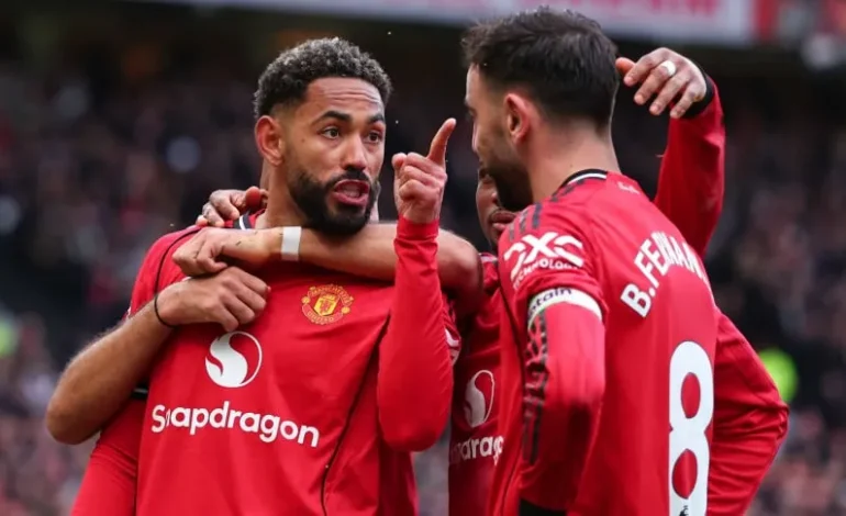 United pegó en el momento justo y bajó al Aston Villa del Dibu