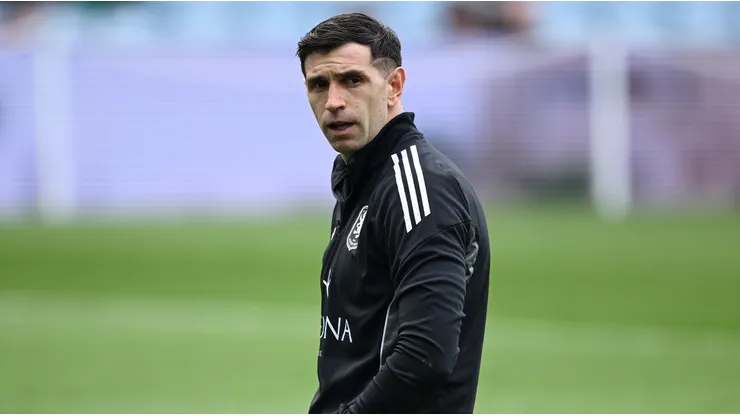 ALERTA SCALONI: Dibu Martínez SE LESIONÓ en la entrada en calor de Aston Villa