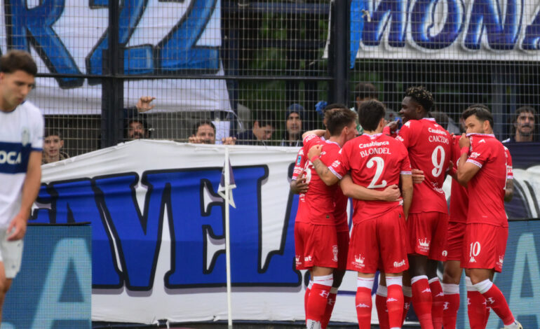 Huracán goleó al Gimnasia en el Bosque y se acomoda en la tabla