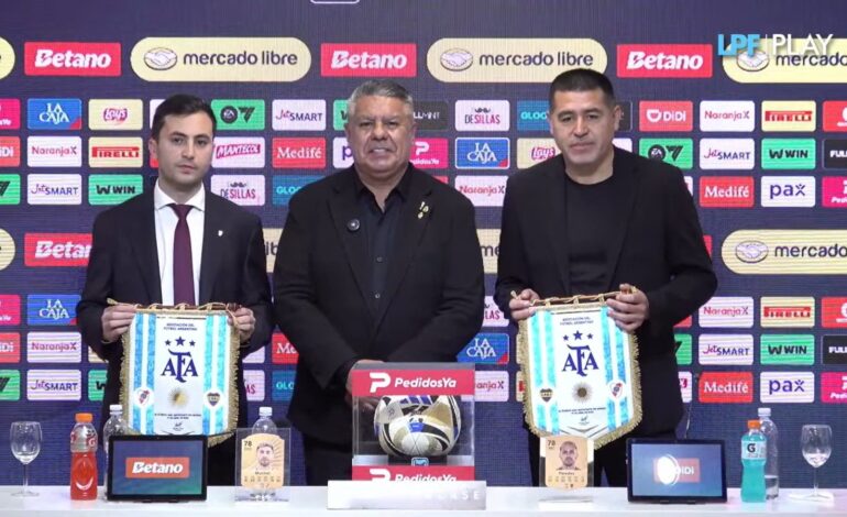 Stefano Di Carlo POSÓ junto a Claudio Tapia y Juan Román Riquelme TRAS EL QUIEBRE de River con la AFA