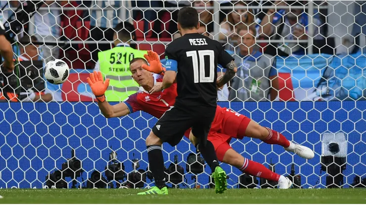 EL VERDUGO DE MESSI: Qué es de la vida de Hannes Halldórsson, el arquero de Islandia y director de cine que le atajó un penal en 2018