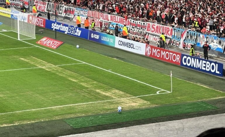 Se viene River – Boca y preocupa el césped del monumental.