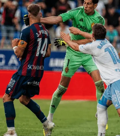 La histórica sanción que podría recibir Esteban Andrada por golpear en la cara a un rival en Zaragoza