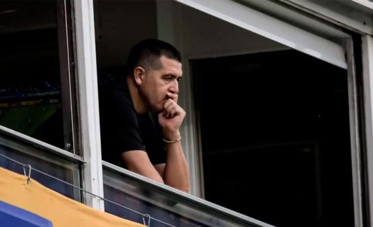Riquelme bajó al vestuario de Boca tras la eliminación y habló con el plantel