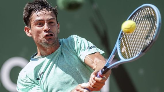  Mariano Navone pisó fuerte en el debut de Roland Garros 2026